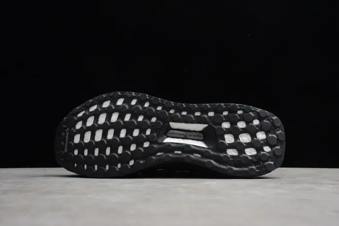 ADIDAS ULTRA BOOST “METALLIC SILVER” 