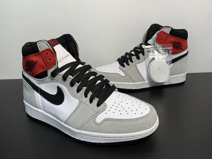 Air Jordan 1 Retro High OG 'Smoke Grey' 