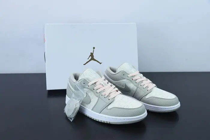 (WMNS) Air Jordan 1 Low SE 'Light Iron Ore' 