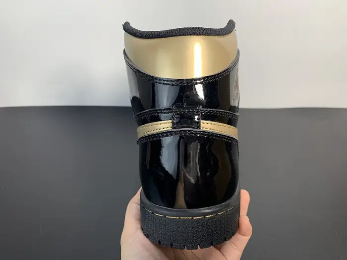 Air Jordan 1 Retro High OG 'Black Metallic Gold' 