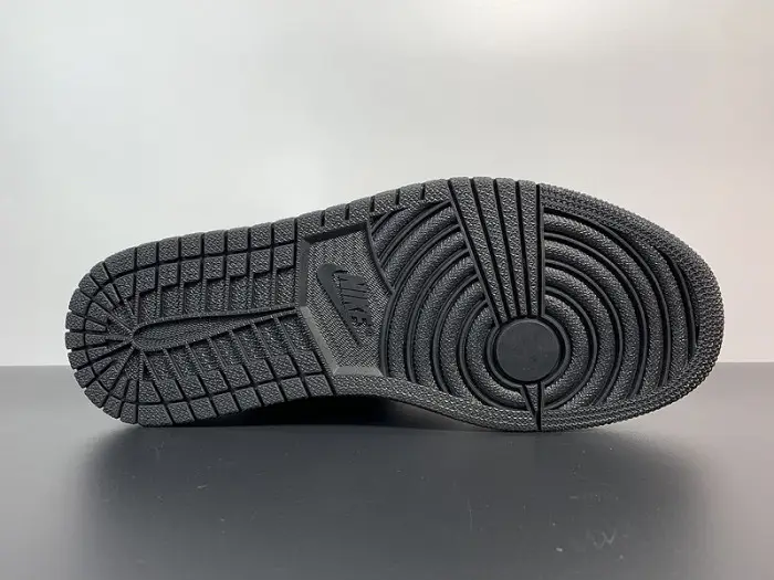 Air Jordan 1 Retro High OG Silver Toe 