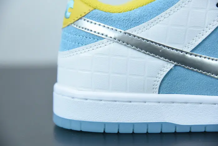 Nike SB Dunk Low FTC Lagoon Pulse 