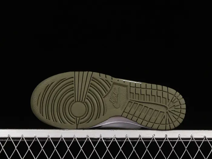 Nike Dunk Low Medium Olive (W) - 
