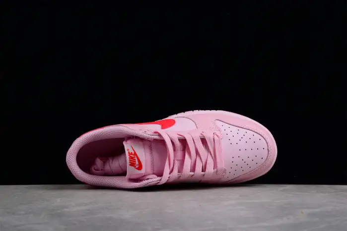 Nike Dunk Low Triple Pink 