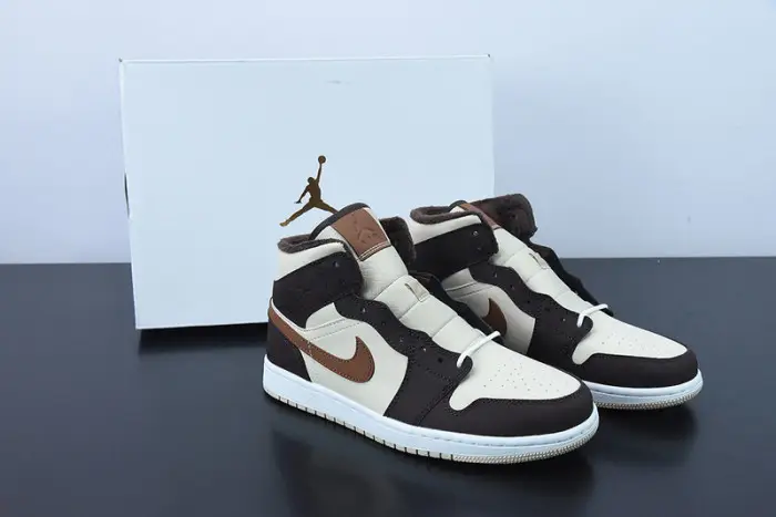 Air Jordan 1 Mid Brown Fleece 