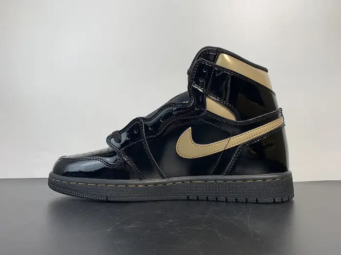 Air Jordan 1 Retro High OG 'Black Metallic Gold' 
