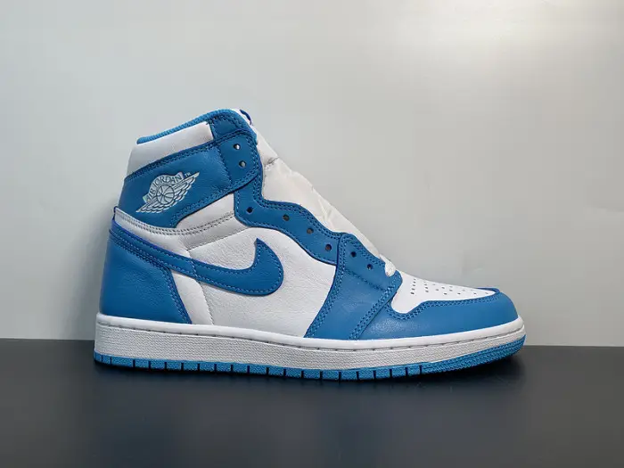 Air Jordan 1 Retro High OG 'UNC' - 555088  DAAB45