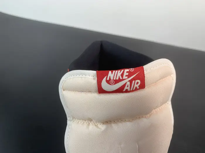 Air Jordan 1 Retro High OG 'Chicago Lost & Found' 