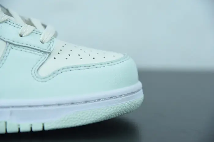 Nike Dunk Low Barely Green 