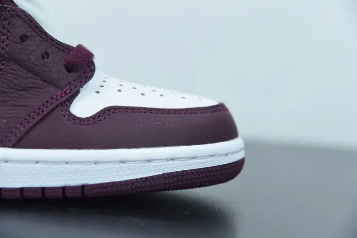Air Jordan 1 High OG “Bordeaux” 