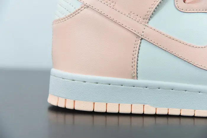 Nike Dunk High WMNS “Crimson Tint” 