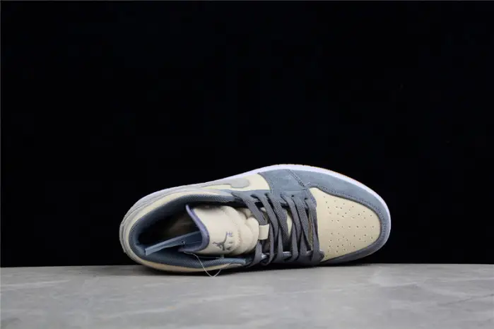 Air Jordan 1 Mid GS Grey Cream Suede 