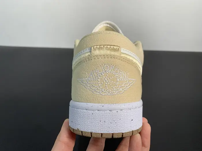 Wmns Air Jordan 1 Low SE 'Team Gold' - FN3722 