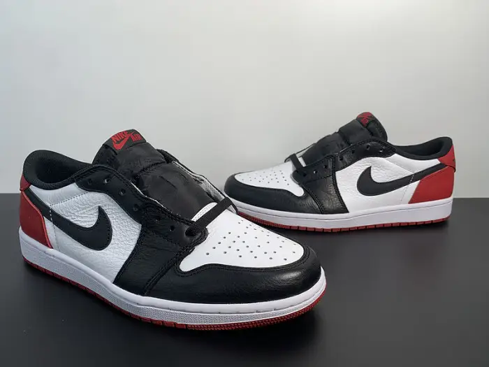 air Jordan 1 Retro Low OG Black Toe - 
