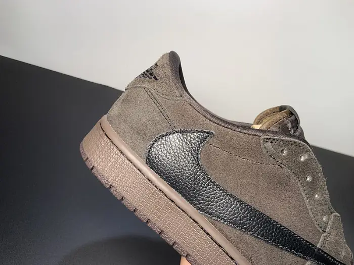 Travis Scott x Air Jordan 1 Low OG 