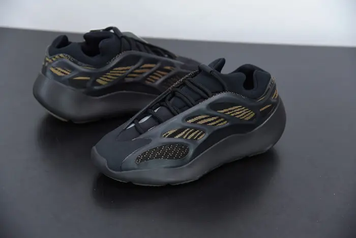 Adidas Yeezy 700 V3 Clay Brown 