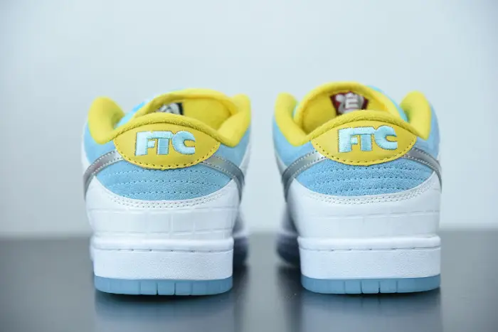 Nike SB Dunk Low FTC Lagoon Pulse 
