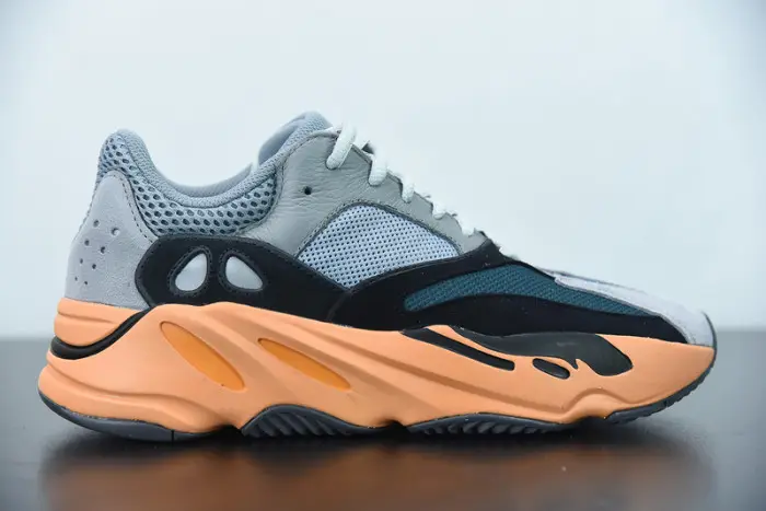 Adidas Yeezy Boost 700 V2  EAA1700