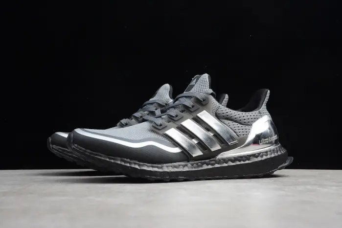 ADIDAS ULTRA BOOST “METALLIC SILVER” 