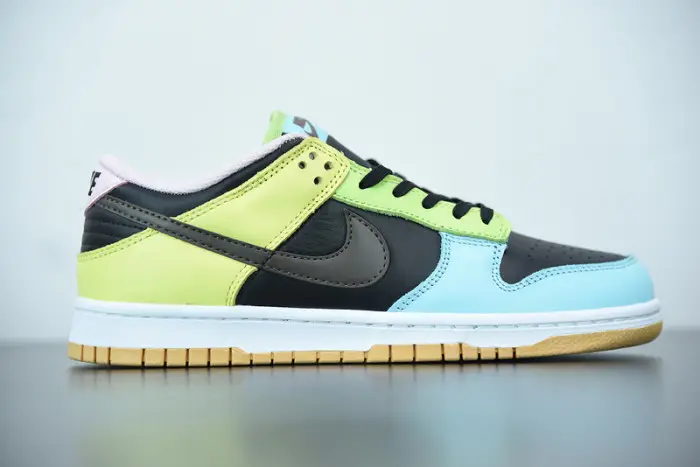 Nike Dunk Low “Black Free 99” 