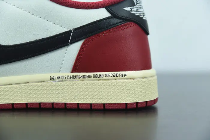 Air Jordan 1 Travis Scott Low 