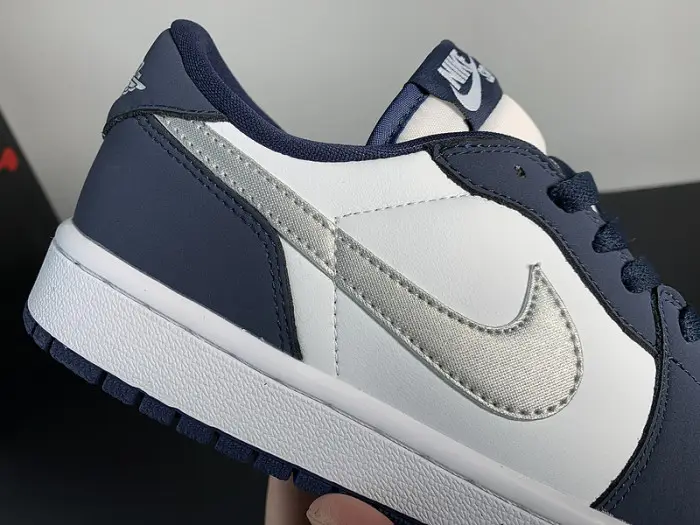 Air Jordan 1 Low SB 'Midnight Navy' - CJ7891 