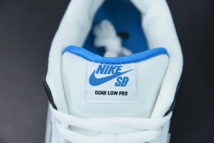 Nike SB Dunk Low "Laser Blue" 