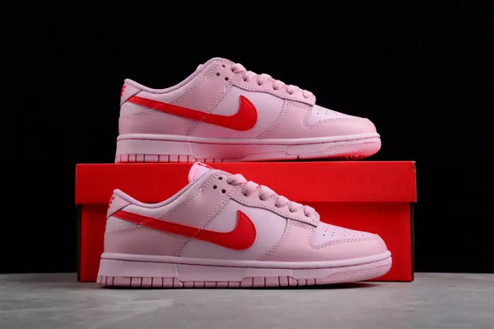 Nike Dunk Low Triple Pink 
