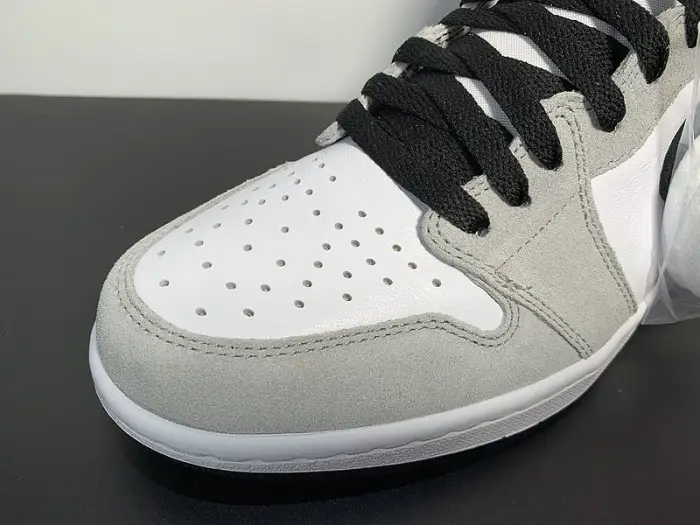 Air Jordan 1 Retro High OG 'Smoke Grey' 