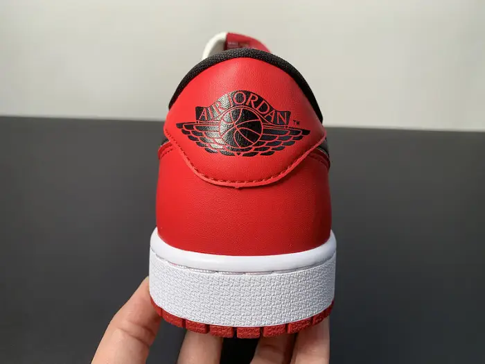 AIR JORDAN 1 RETRO LOW CHICAGO (2016) 