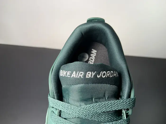 Nigel Sylvester x Air Jordan 4 RM Pro Green Metallic sail 
