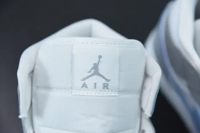 Air Jordan 1 Mid Wolf Grey Aluminum 