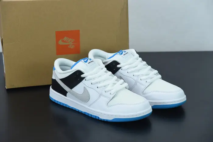 Nike SB Dunk Low "Laser Blue" 