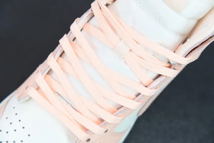 Nike Dunk High WMNS “Crimson Tint” 
