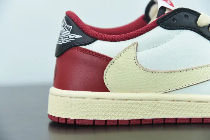 Air Jordan 1 Travis Scott Low 