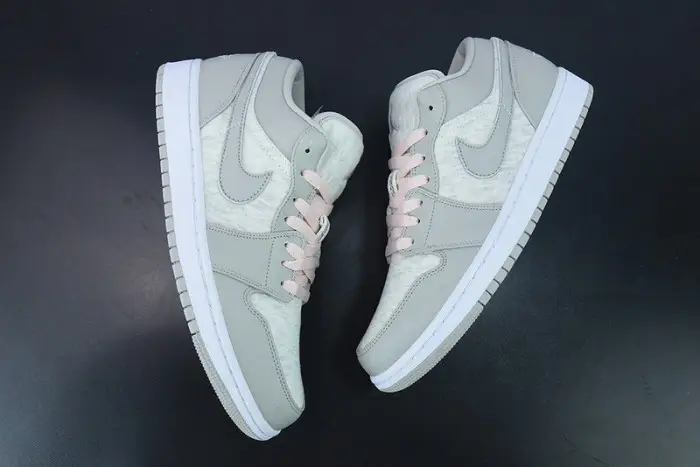 (WMNS) Air Jordan 1 Low SE 'Light Iron Ore' 