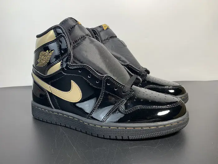 Air Jordan 1 Retro High OG 'Black Metallic Gold' 