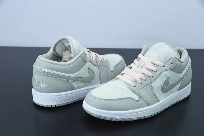 (WMNS) Air Jordan 1 Low SE 'Light Iron Ore' 
