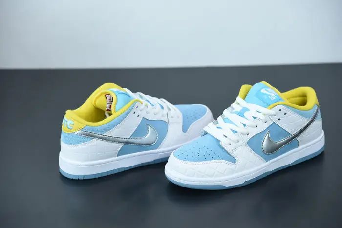 Nike SB Dunk Low FTC Lagoon Pulse 