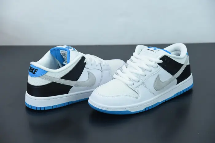 Nike SB Dunk Low "Laser Blue" 