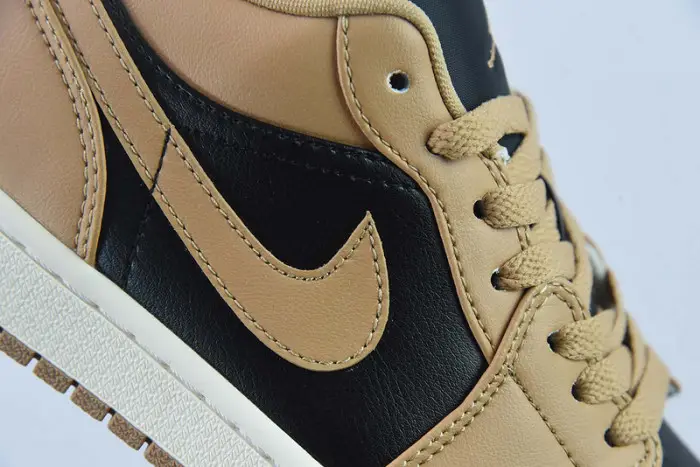 Air Jordan 1 Low WMNS "Desert" 