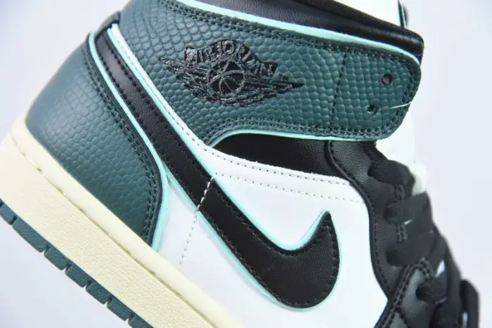 Air Jordan 1 Mid "White Black Oxidized Green" 