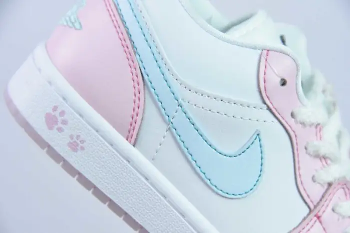 NIKE AIR JORDAN 1 LOW "PAW PRINT" 