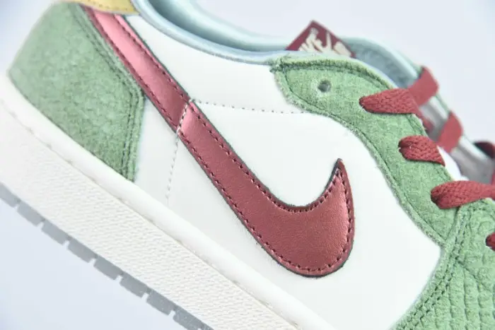 Air Jordan 1 Low OG "Year Of The Dragon" 