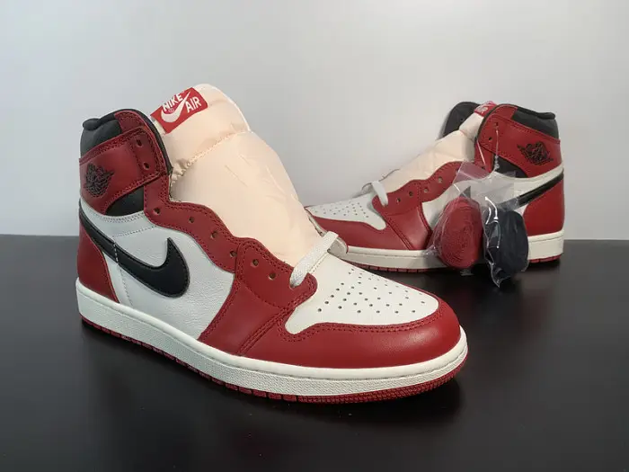 Air Jordan 1 Retro High OG 'Chicago Lost & Found' 