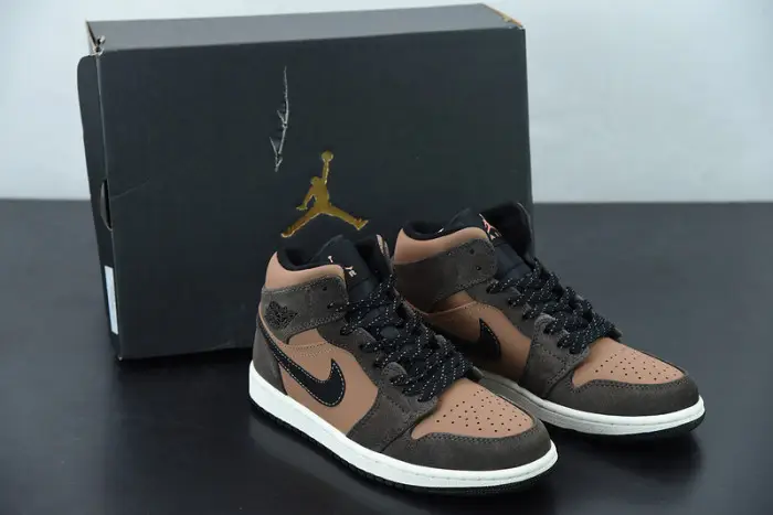 Air Jordan 1 Mid SE Dark Chocolate 