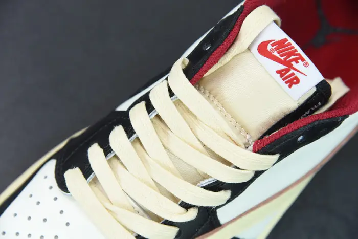 Air Jordan 1 Travis Scott Low 