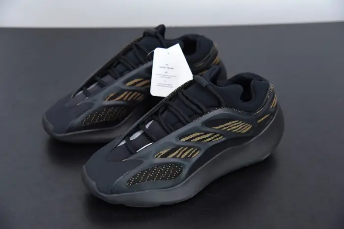 Adidas Yeezy 700 V3 Clay Brown 