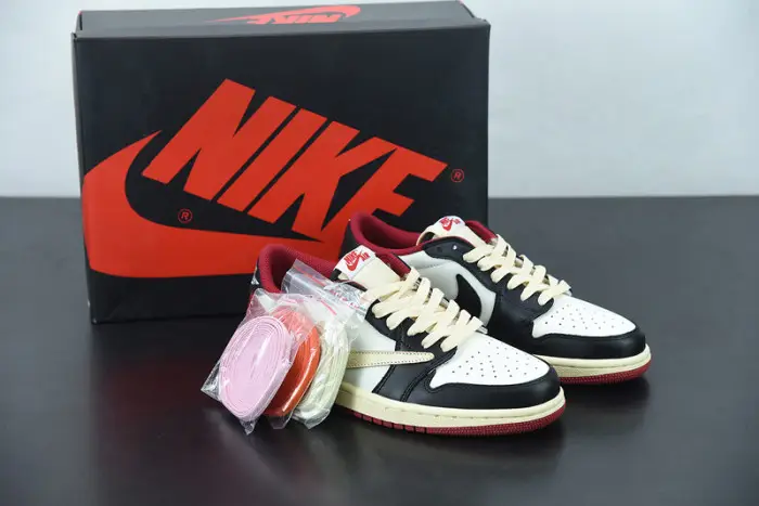 Air Jordan 1 Travis Scott Low 