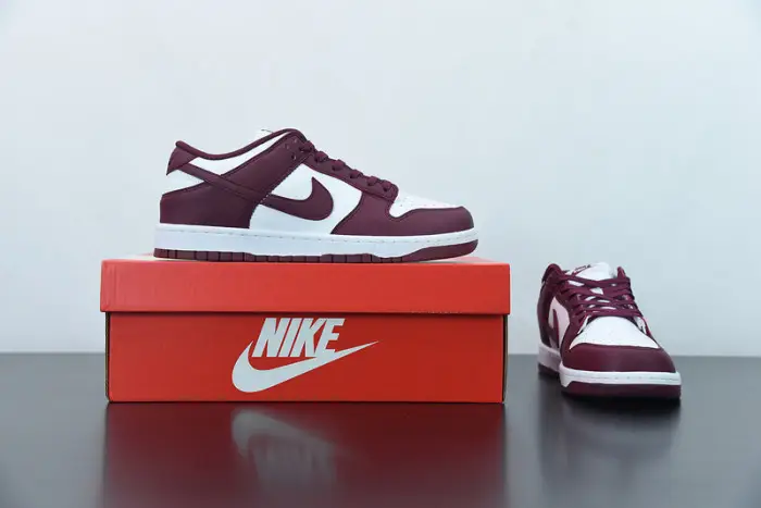 Nike Dunk Low Bordeaux 